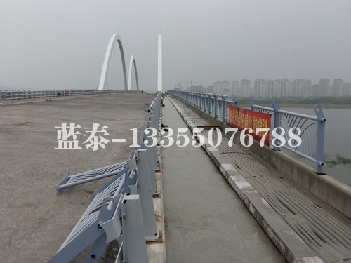 重庆南京路沂河大桥（轻砂泡沫混凝土设计强度5.0mpa）